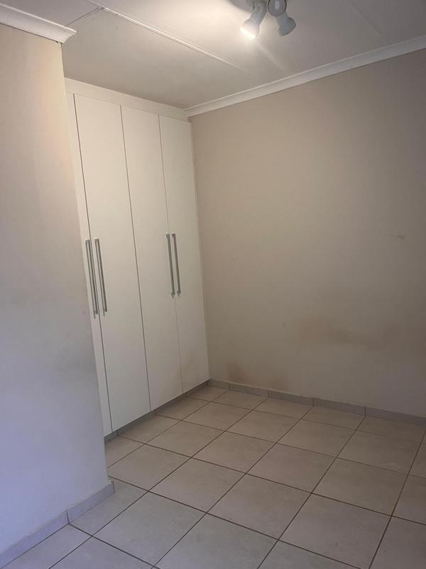 To Let 1 Bedroom Property for Rent in Golf View North West